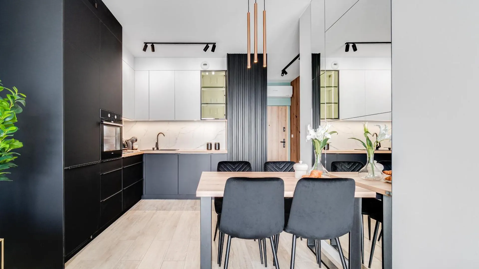 Rent Invest - Quorum Apartamenty Parking Klimatyzacja Wroclaw
