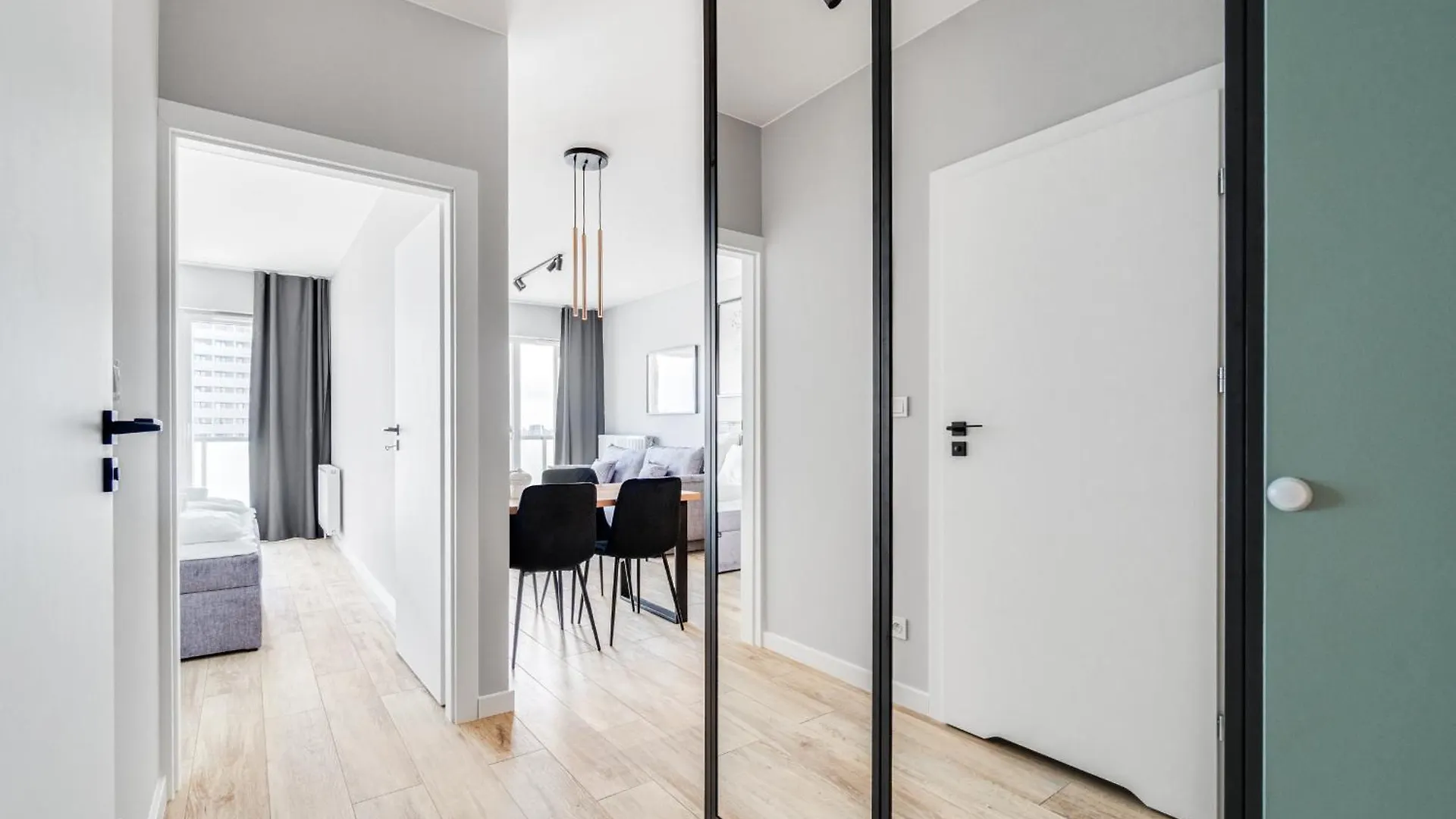 Rent Invest - Quorum Apartamenty Parking Klimatyzacja Wroclaw 0*,  Poland