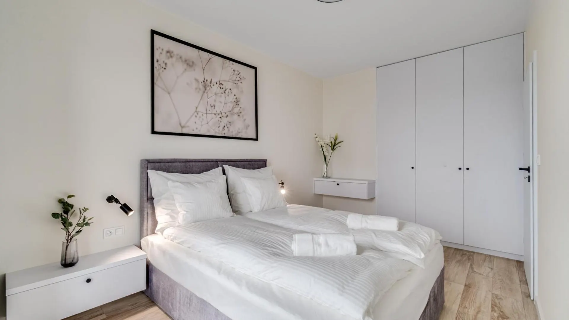 Apartment Rent Invest - Quorum Apartamenty Parking Klimatyzacja Wroclaw