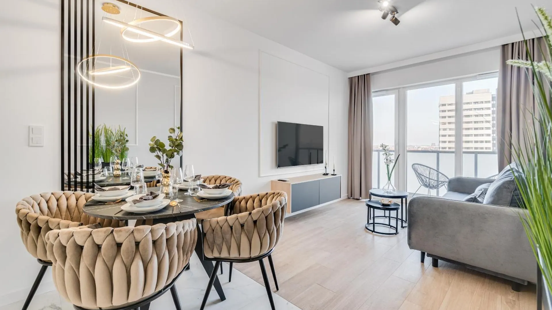 Rent Invest - Quorum Apartamenty Parking Klimatyzacja Wroclaw Apartment