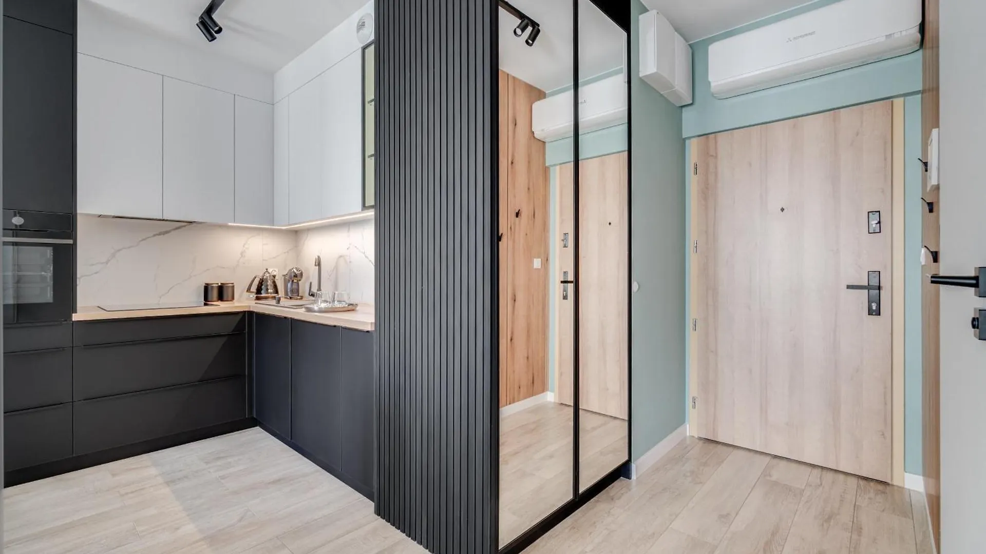 Rent Invest - Quorum Apartamenty Parking Klimatyzacja Wroclaw Poland