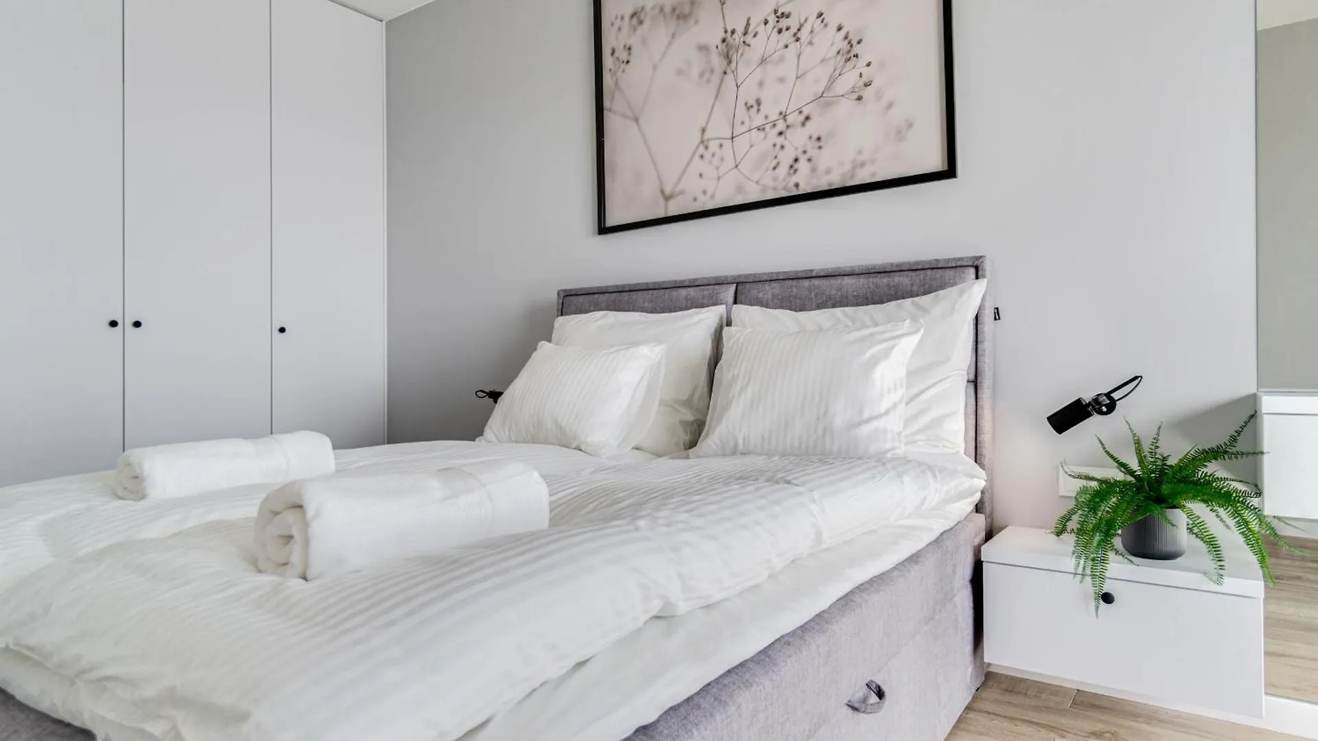 Rent Invest - Quorum Apartamenty Parking Klimatyzacja Wroclaw 0*,  Poland