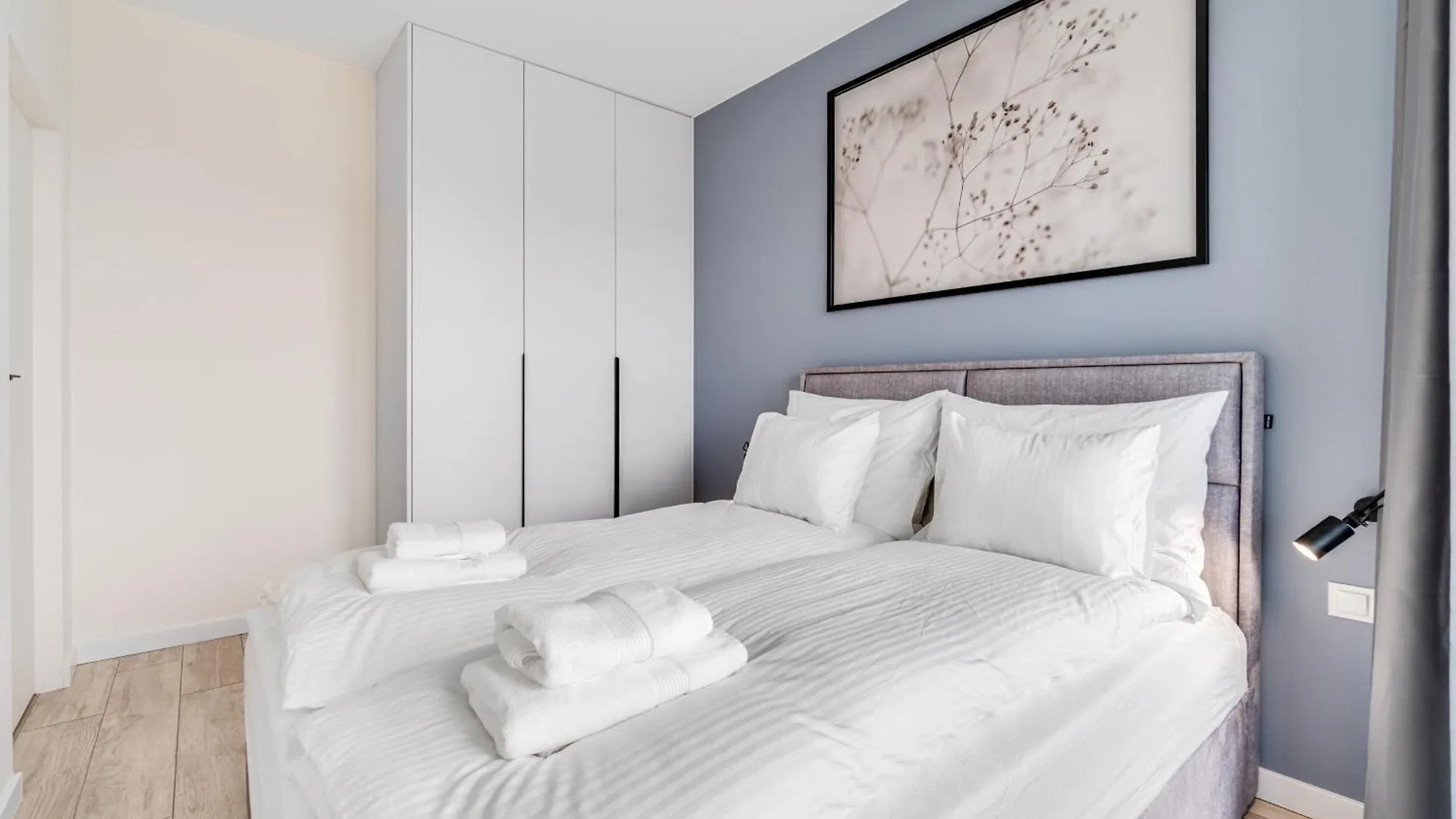 アパート Rent Invest - Quorum Apartamenty Parking Klimatyzacja ヴロツワフ