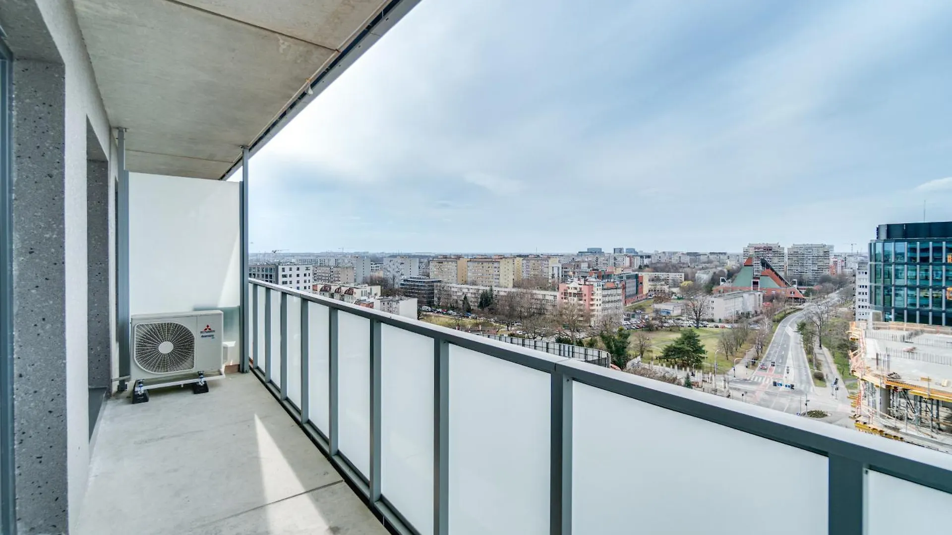 Apartment Rent Invest - Quorum Apartamenty Parking Klimatyzacja Wroclaw Poland