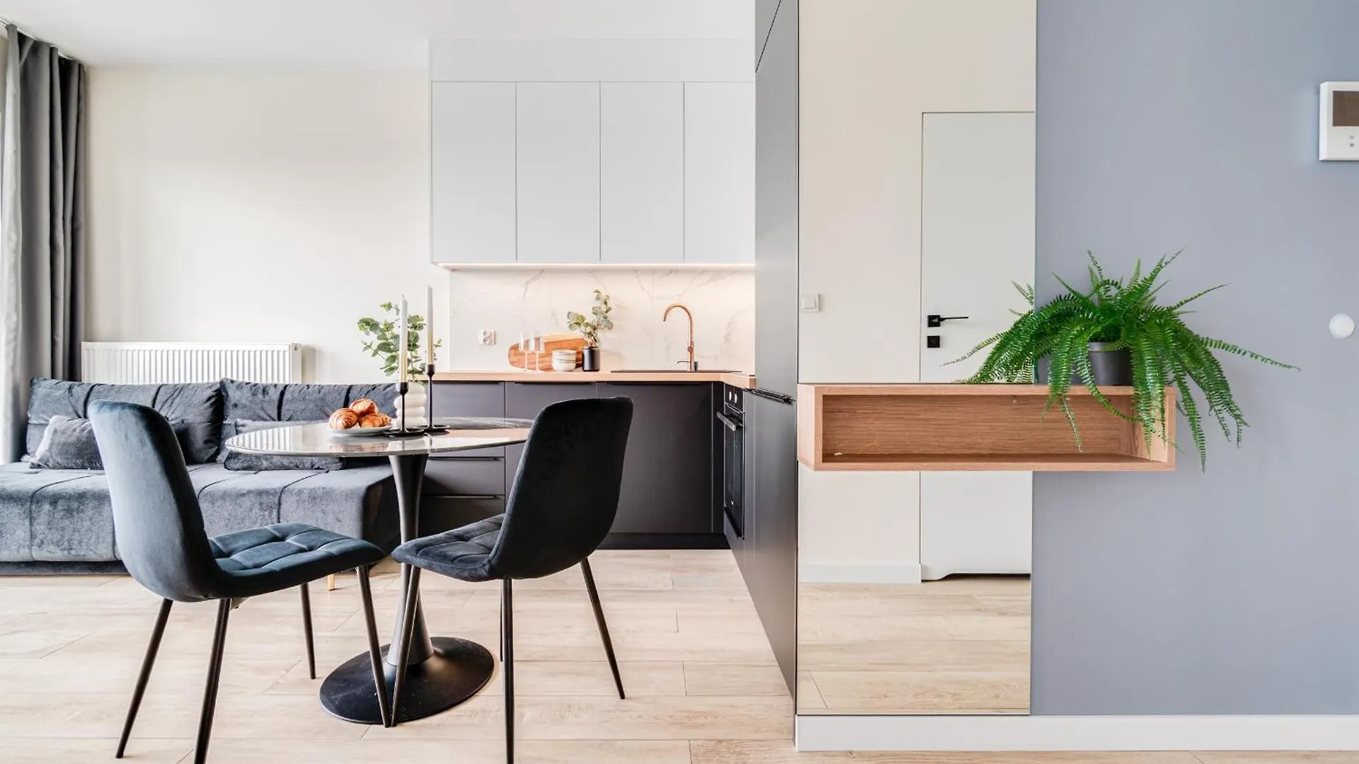 Rent Invest - Quorum Apartamenty Parking Klimatyzacja Wroclaw