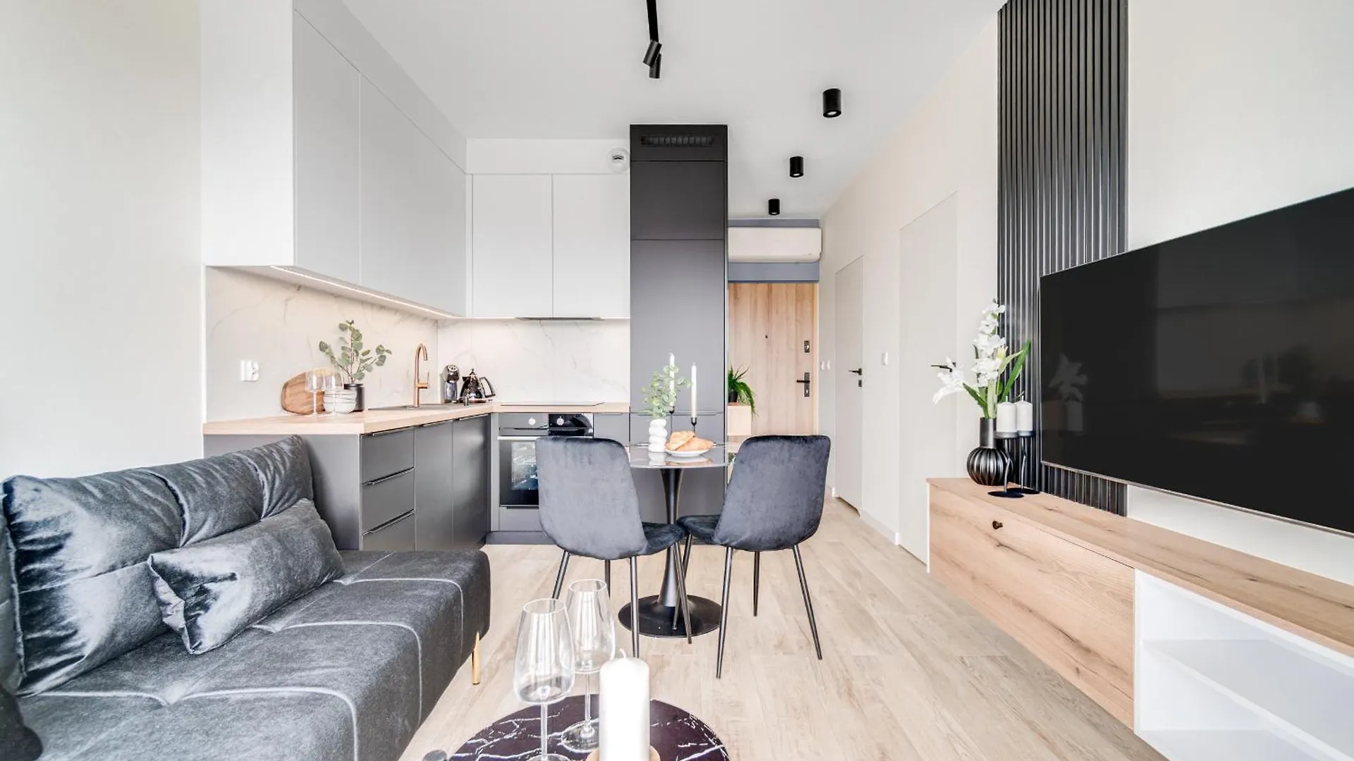 Rent Invest - Quorum Apartamenty Parking Klimatyzacja Wroclaw Apartment