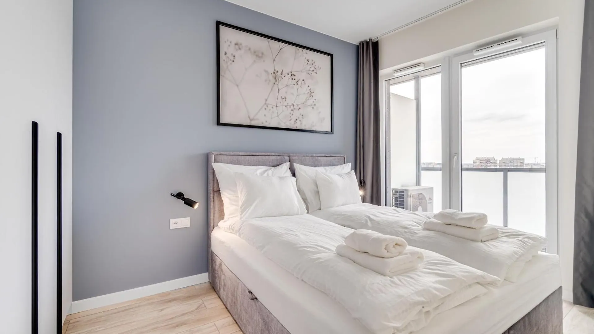 Rent Invest - Quorum Apartamenty Parking Klimatyzacja Wroclaw 0*,  Poland