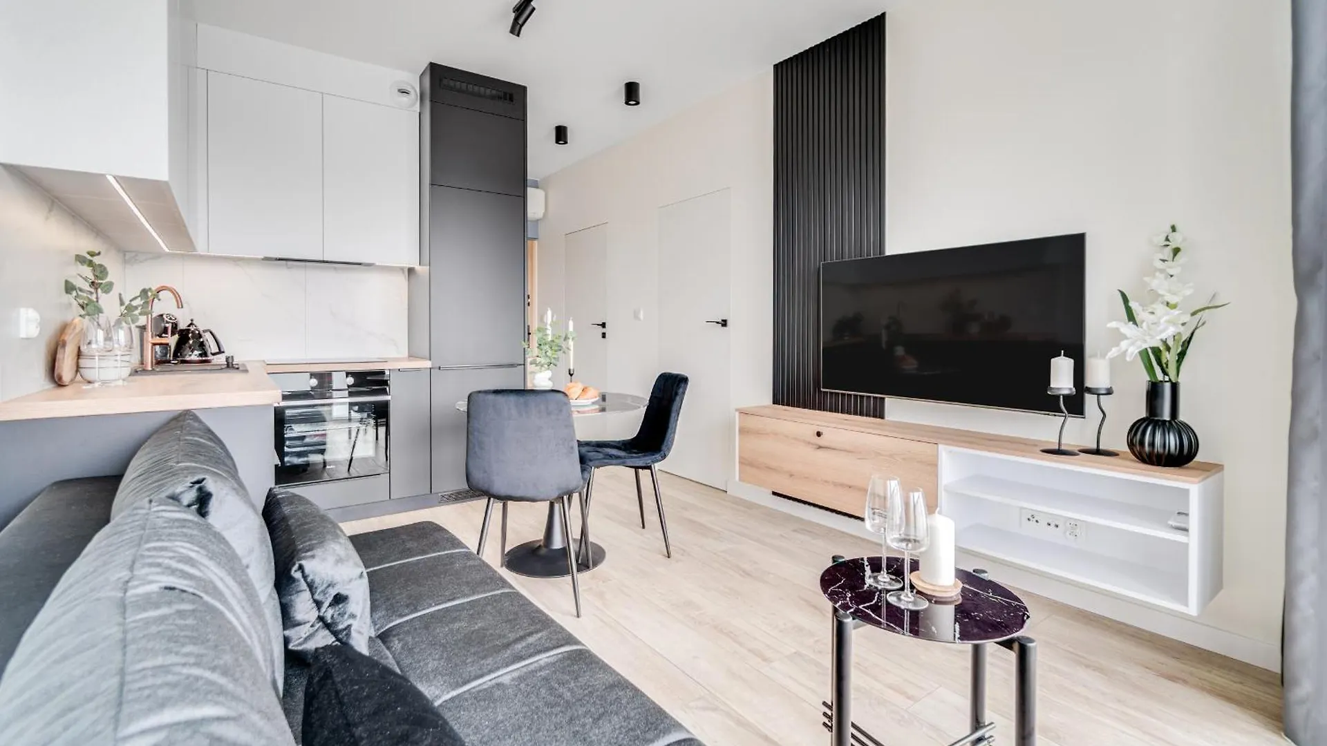 Rent Invest - Quorum Apartamenty Parking Klimatyzacja Wroclaw