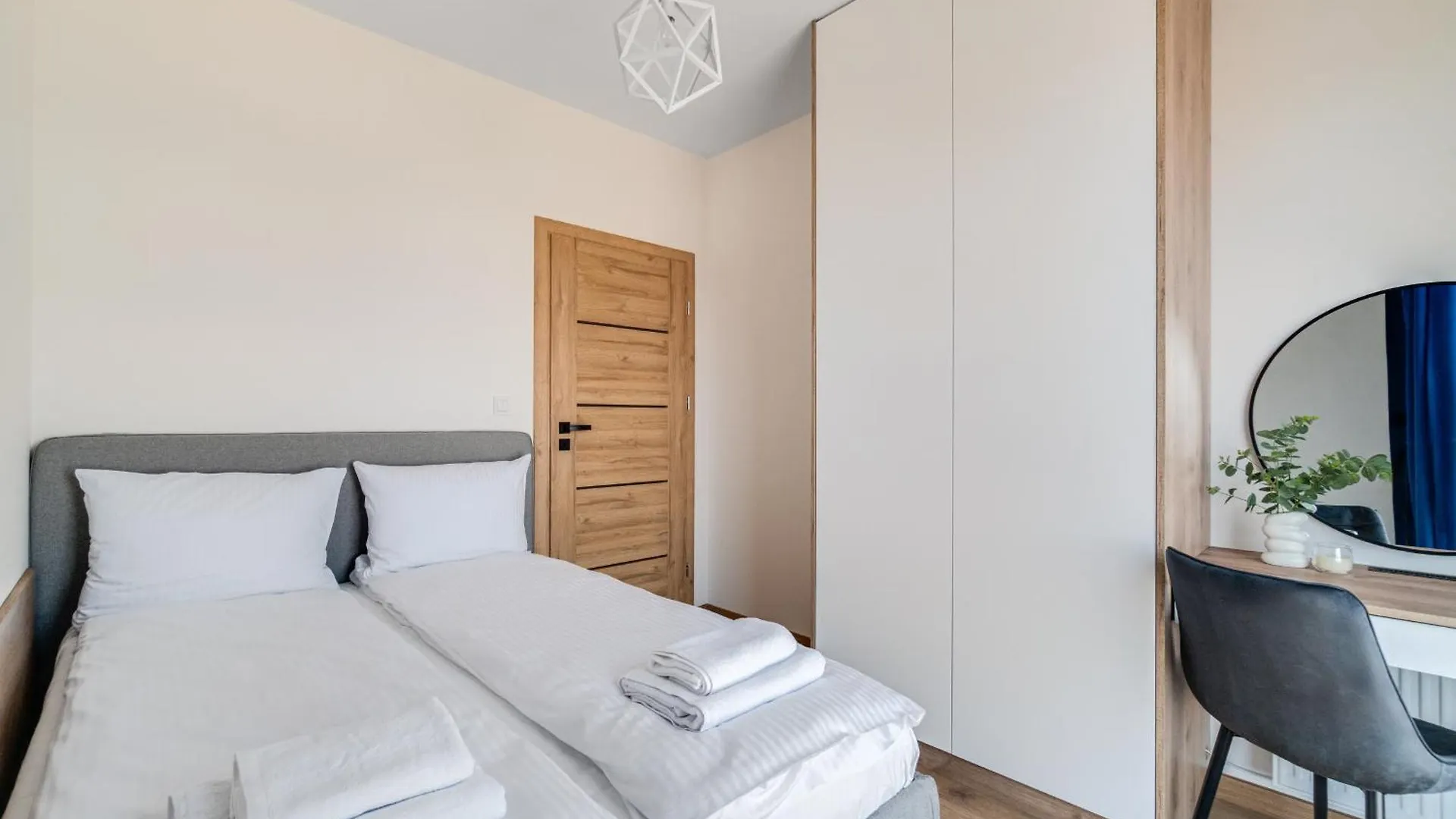 Rent Invest - Quorum Apartamenty Parking Klimatyzacja Wroclaw 0*,  Poland