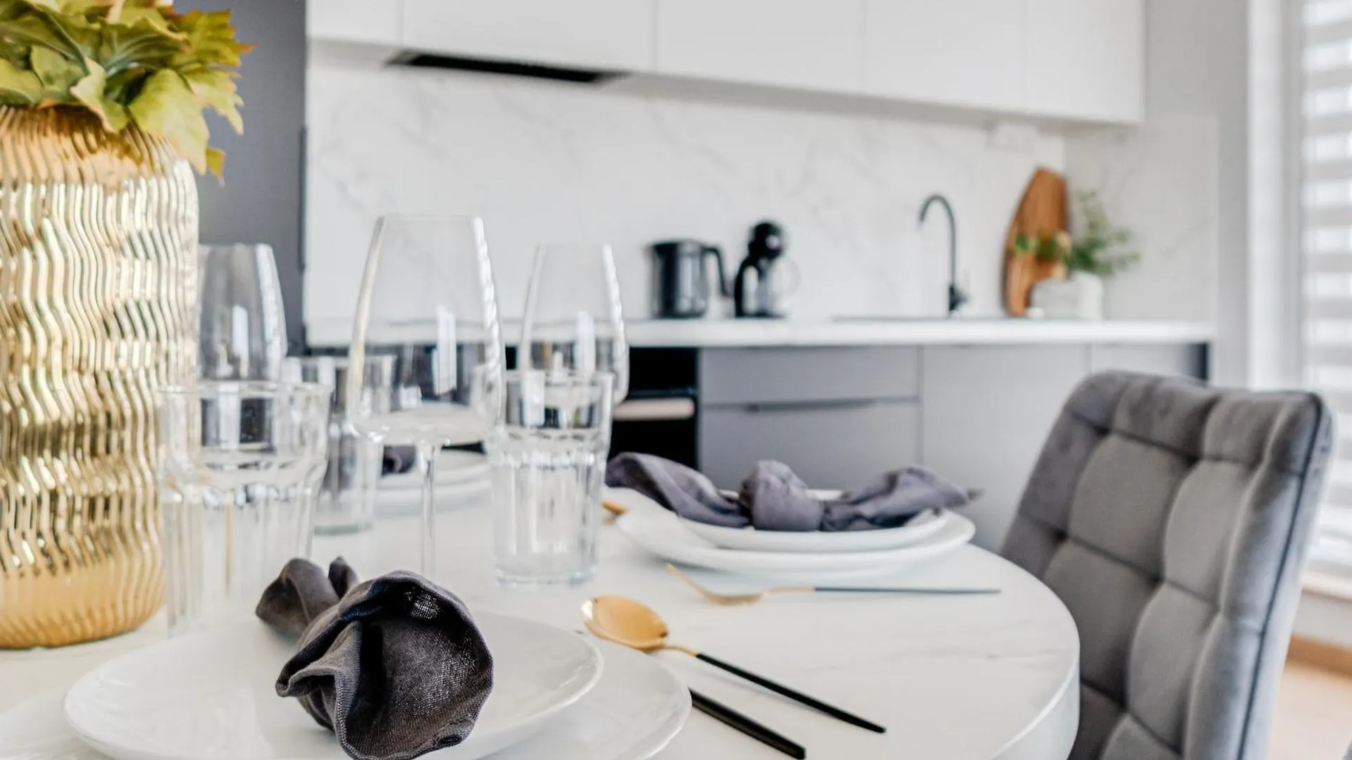 Rent Invest - Quorum Apartamenty Parking Klimatyzacja Wroclaw