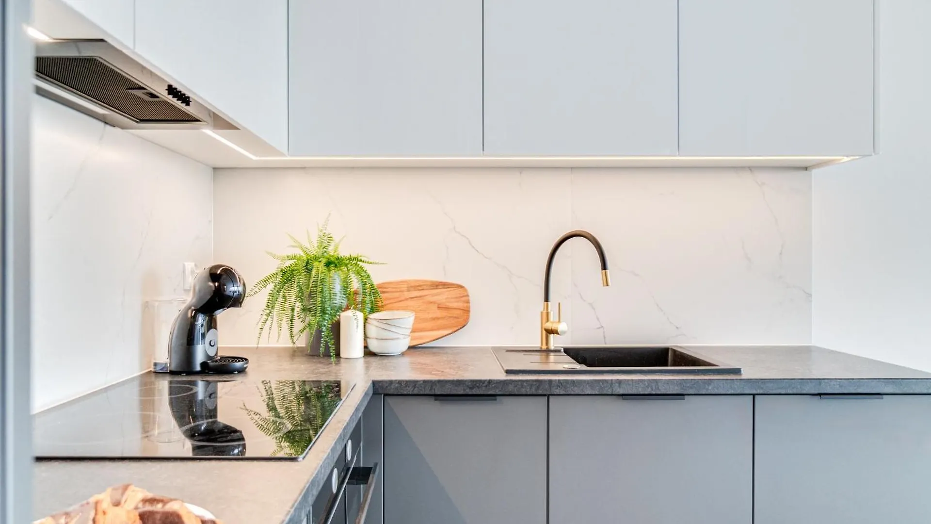 Rent Invest - Quorum Apartamenty Parking Klimatyzacja Wroclaw