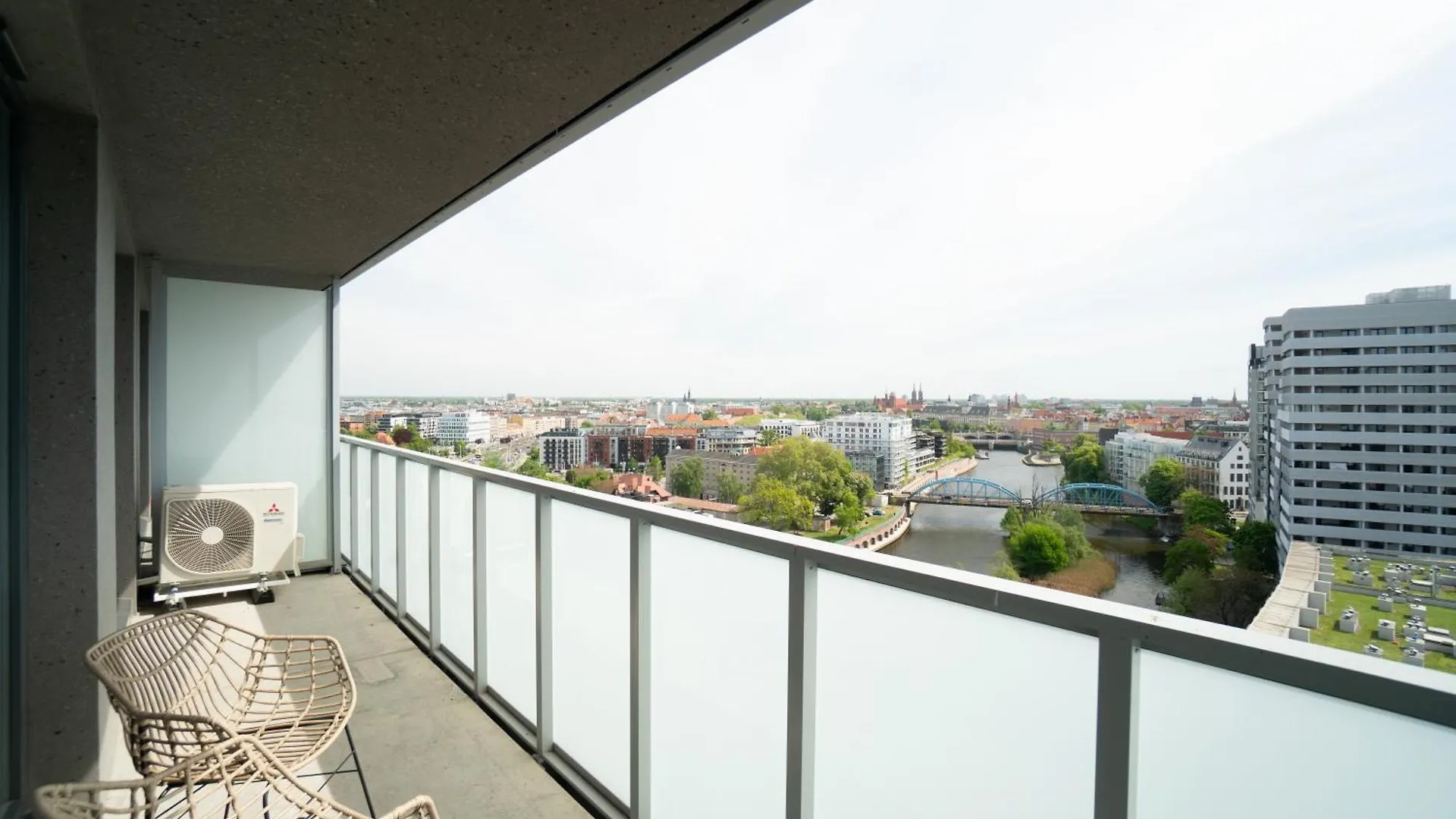 Apartment Rent Invest - Quorum Apartamenty Parking Klimatyzacja Wroclaw