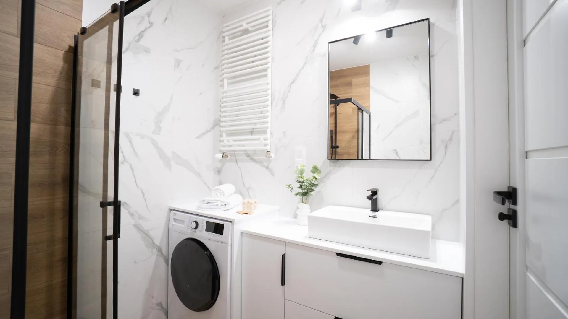Rent Invest - Quorum Apartamenty Parking Klimatyzacja Wroclaw